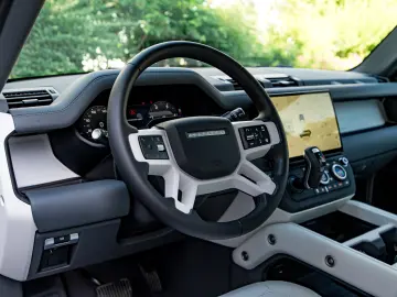Land Rover Defender 110