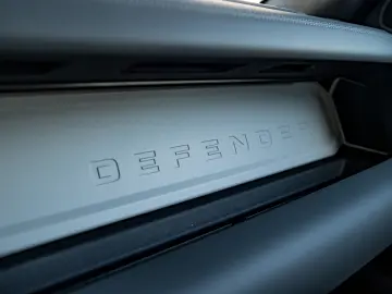Land Rover Defender 110