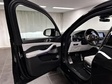 BMW X5 M Competition M Driver´s P. Pano. B&W Laser A