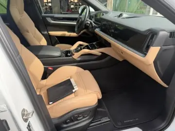 PORSCHE Cayenne Coupe Matrix 21  Panorama SportSitze 360