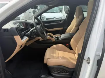 PORSCHE Cayenne Coupe Matrix 21  Panorama SportSitze 360