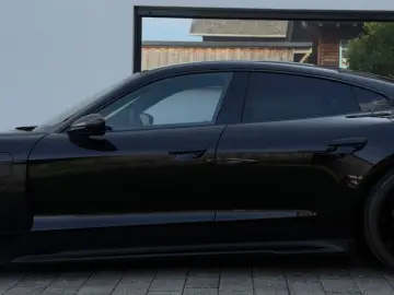 PORSCHE Taycan GTS P-Displ ACC Bi-Color 21  BOSE PANO