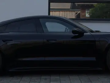 PORSCHE Taycan GTS P-Displ ACC Bi-Color 21  BOSE PANO