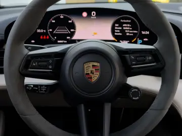 PORSCHE Taycan GTS P-Displ ACC Bi-Color 21  BOSE PANO