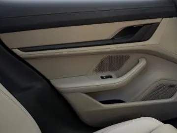 PORSCHE Taycan GTS P-Displ ACC Bi-Color 21  BOSE PANO