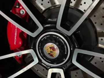 PORSCHE 992 Turbo