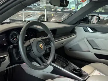PORSCHE 992 Turbo