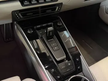 PORSCHE 992 Turbo