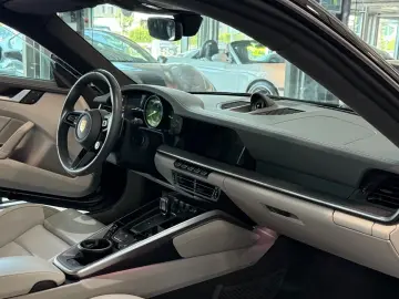 PORSCHE 992 Turbo