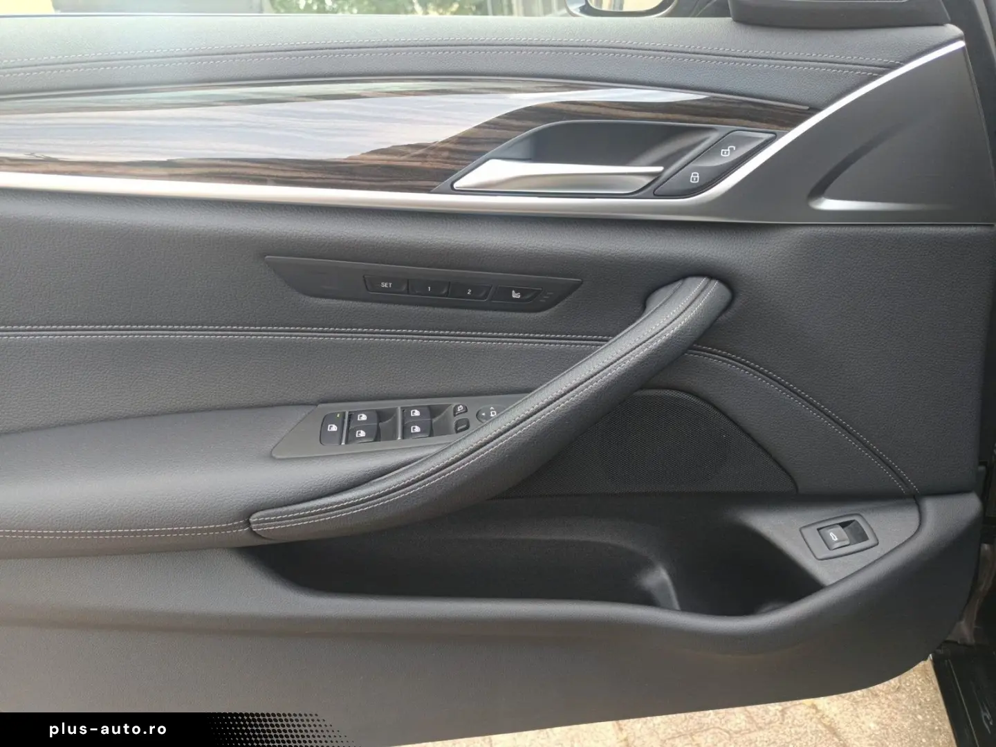 BMW 5 Series 2023 — imagine 8