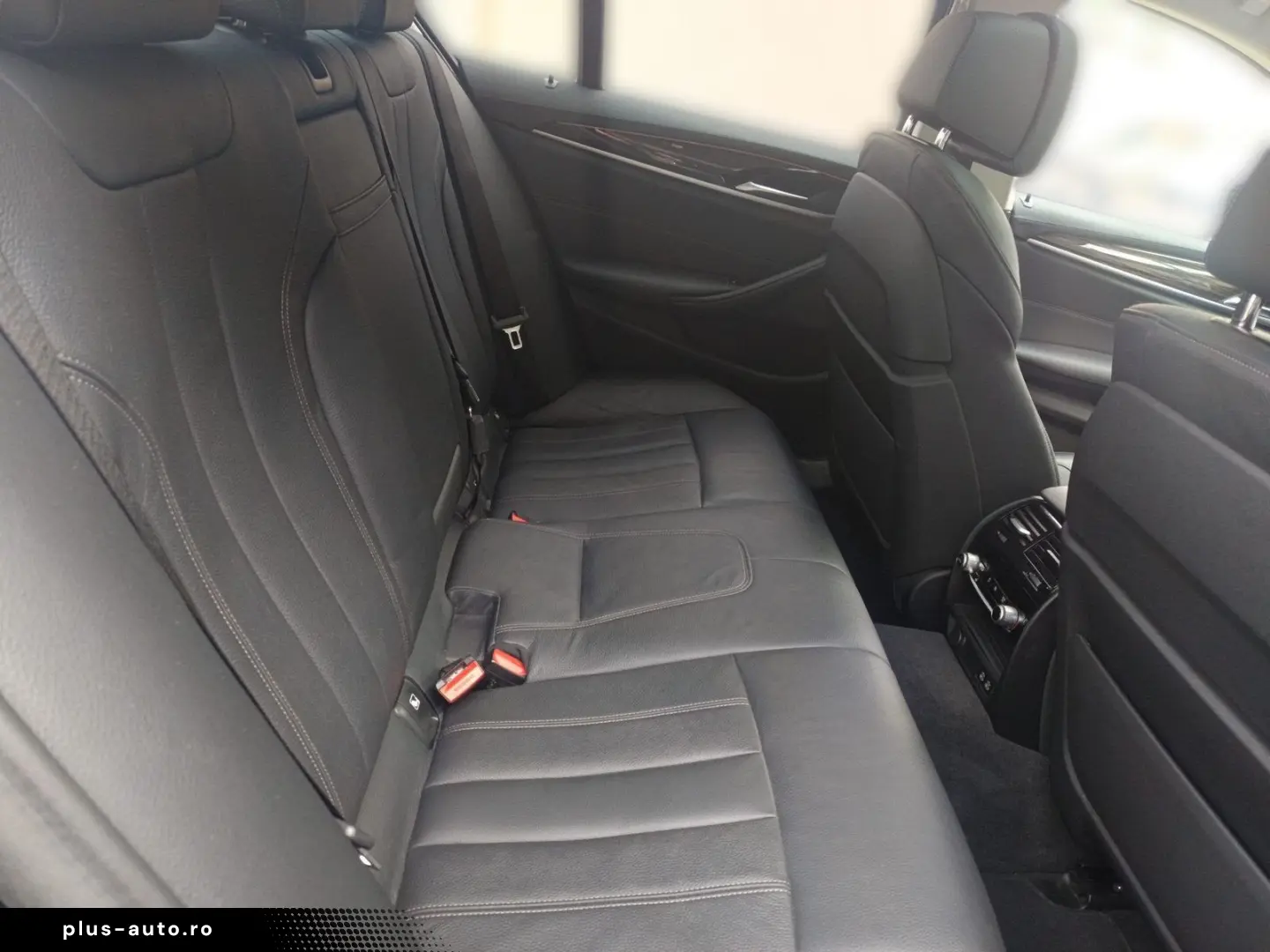 BMW 5 Series 2023 — imagine 13