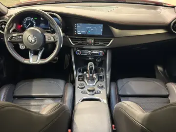 ALFA ROMEO Giulia 2.0 Competizione Q4   MATRIX   19  LM
