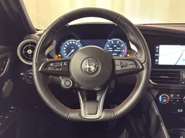 ALFA ROMEO Giulia 2.0 Competizione Q4   MATRIX   19  LM