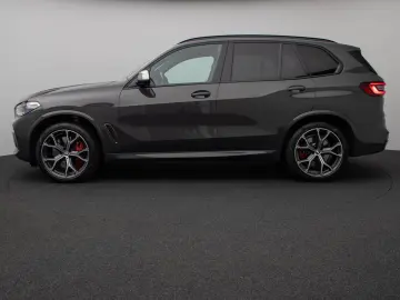BMW X5 M50i