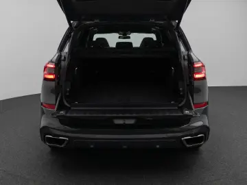 BMW X5 M50i