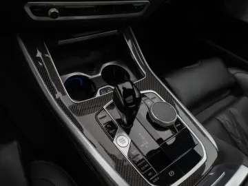BMW X5 M50i