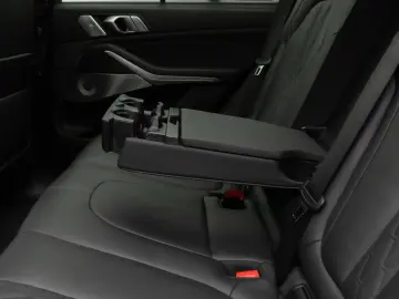 BMW X5 M50i