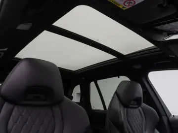 BMW X5 M50i