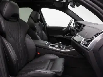 BMW X5 M50i