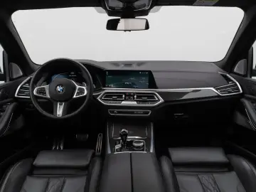 BMW X5 M50i