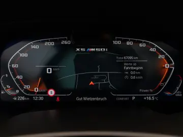 BMW X5 M50i