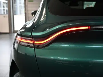 ASTON MARTIN DBX 707   Racing Green   Garantie 2027   AHK