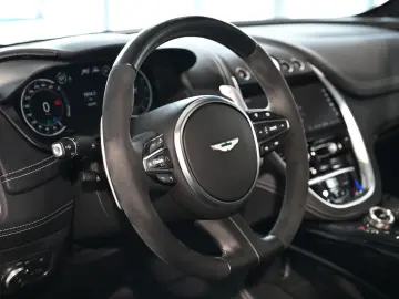 ASTON MARTIN DBX 707   Racing Green   Garantie 2027   AHK