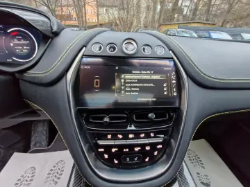 ASTON MARTIN DBX707 1.Hand 8-Fach Carbon Panorama