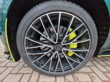 ASTON MARTIN DBX707 1.Hand 8-Fach Carbon Panorama