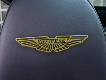 ASTON MARTIN DBX707 1.Hand 8-Fach Carbon Panorama