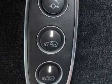 ASTON MARTIN DBX707 1.Hand 8-Fach Carbon Panorama