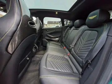 ASTON MARTIN DBX707 1.Hand 8-Fach Carbon Panorama
