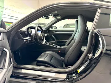 PORSCHE 911-992 CARRERA COUPE SPORTABGAS SPORTSITZE BOSE
