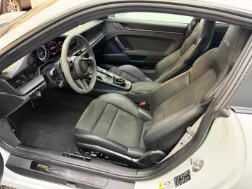 PORSCHE 911 992 Carrera 4 GTS PDK Service & Approved NEU