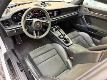 PORSCHE 911 992 Carrera 4 GTS PDK Service & Approved NEU