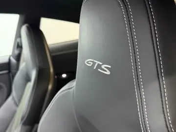 PORSCHE 911 992 Carrera 4 GTS PDK Service & Approved NEU