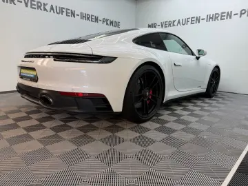 PORSCHE 911 992 Carrera 4 GTS PDK Service & Approved NEU