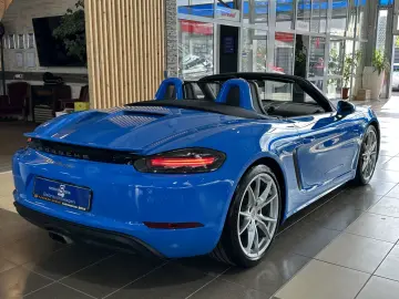 PORSCHE Boxster 718 Leder BOSE R.Cam Navi Sitzbelüftung