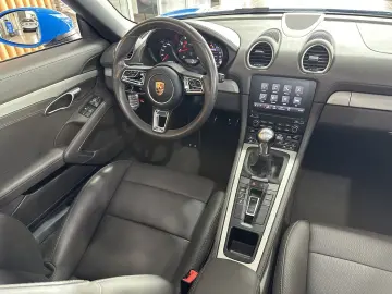 PORSCHE Boxster 718 Leder BOSE R.Cam Navi Sitzbelüftung