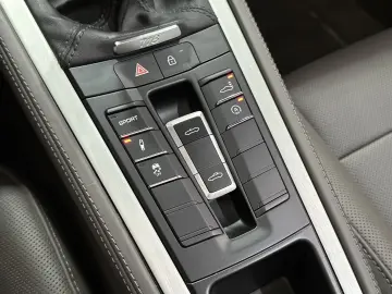 PORSCHE Boxster 718 Leder BOSE R.Cam Navi Sitzbelüftung