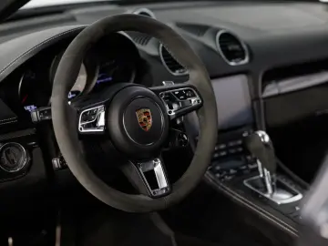 PORSCHE 718 Cayman GTS 4.0