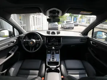 PORSCHE Macan T BURMESTER-ACC-LUFTF.-PANO-18WEGE-VOLL