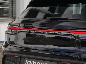 PORSCHE Macan T BURMESTER-ACC-LUFTF.-PANO-18WEGE-VOLL