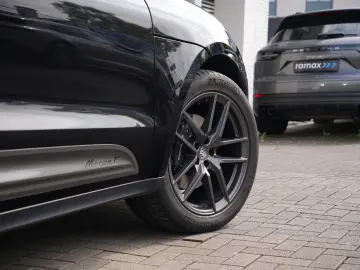 PORSCHE Macan T BURMESTER-ACC-LUFTF.-PANO-18WEGE-VOLL