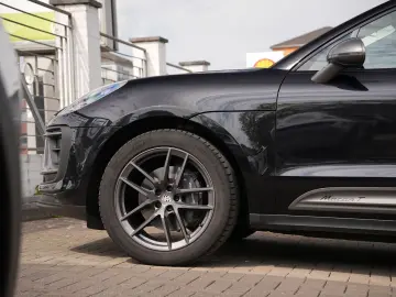 PORSCHE Macan T BURMESTER-ACC-LUFTF.-PANO-18WEGE-VOLL