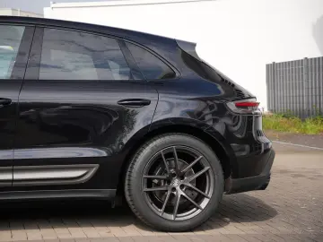 PORSCHE Macan T BURMESTER-ACC-LUFTF.-PANO-18WEGE-VOLL