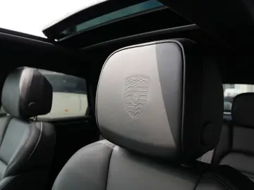 PORSCHE Macan T BURMESTER-ACC-LUFTF.-PANO-18WEGE-VOLL