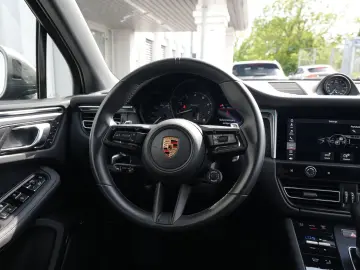 PORSCHE Macan T BURMESTER-ACC-LUFTF.-PANO-18WEGE-VOLL