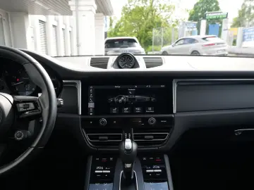 PORSCHE Macan T BURMESTER-ACC-LUFTF.-PANO-18WEGE-VOLL