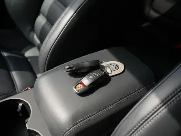 PORSCHE Macan T BURMESTER-ACC-LUFTF.-PANO-18WEGE-VOLL